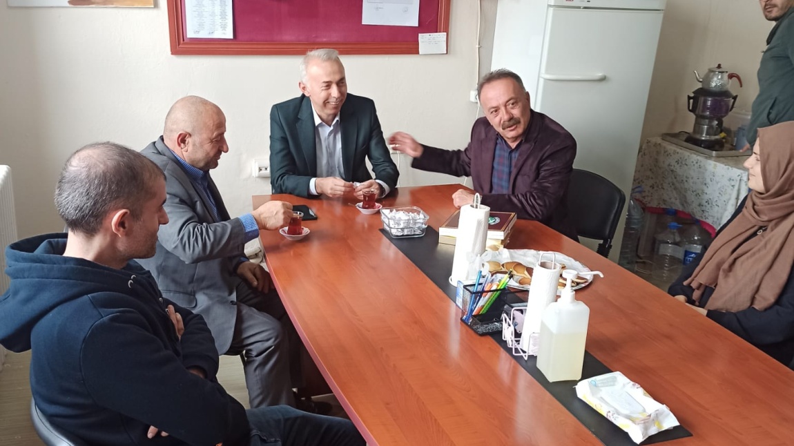 Taşova Belediye Başkanı Sayın Bayram ÖZTÜRK' ten Okulumuza Ziyaret